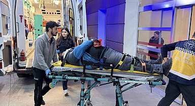 Kayganlaşan yolda devrilen motosikletin sürücüsü yaralandı