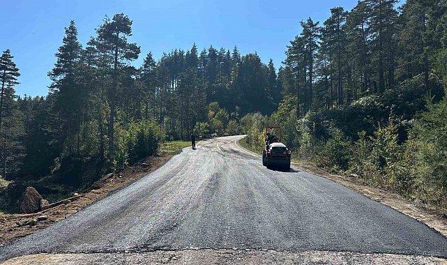 Kaynaşlı Bıçkıyanı-Topuk Yaylası yolunda asfalt yama çalışması