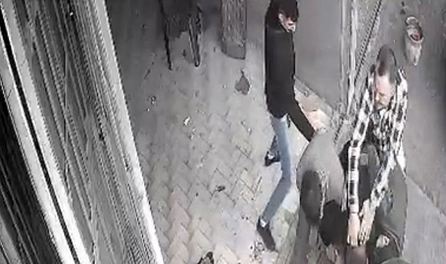 Kayseri'de 1'i ağır 3 kişinin yaralandığı silahlı kavga kamerada
