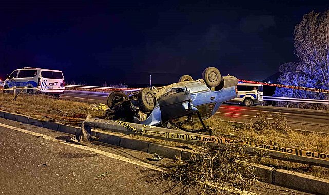 Kayseri'de aydınlatma direğine çarpan otomobil takla attı: 2 ağır yaralı
