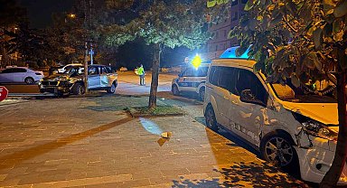 Kayseri'de hafif ticari araç SUV ile çarpıştı: 4 yaralı