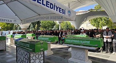 Kayseri'de kazada hayatını kaybeden 3 kişi son yolculuklarına uğurlandı