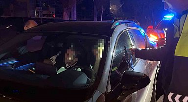 Kayseri'de kırmızı ışıkta bekleyen sürücü ve yolcu uyuyakaldı