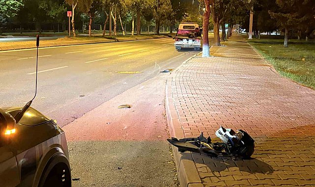 Kayseri'de otomobile ve trafik levhasına çarpan motosiklet sürücüsü 50 metre sürüklendi: 1 ağır yaralı