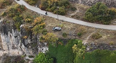 Kaza yapan otomobilin sürücüsünün cansız bedeni kanyonda bulundu