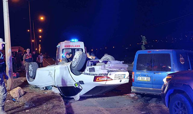 Kazada takla atan otomobil 2 tır sürücüsünün üzerine uçtu: 6 yaralı