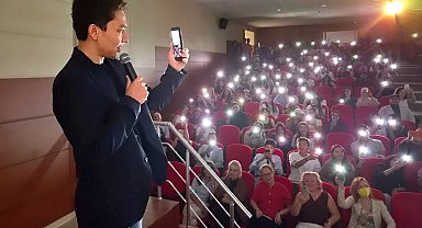Kazak sanatçısı Bagjan Oktyabr Egeli iletişim öğrencileriyle buluştu