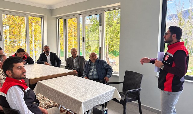 Kemah'ta üreticilere tarımsal destekleme ve hayvan hastalıklarıyla mücadele bilgilendirmesi yapıldı
