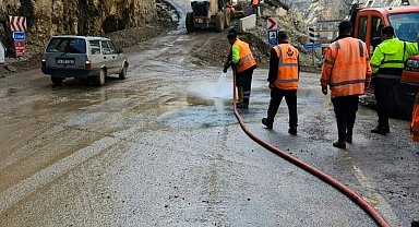 Kemaliye'de sağanak ve dolunun ardından yollar yeniden ulaşıma açıldı