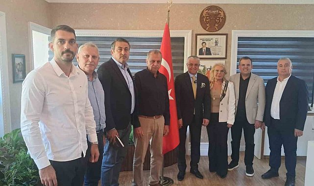 Kemer Belediye Başkanı ve 8 meclis üyesi CHP'den istifa etti
