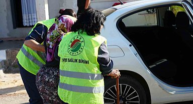 Kepez'de yatağa bağımlı yaşlı kadına destek eli uzatıldı