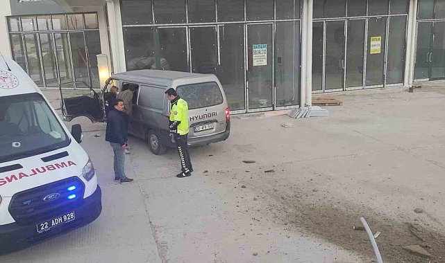Keşan'da polisten kaçan kamyonet iş yeri duvarına çarptı: 5 yaralı