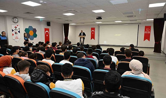 Kilis Emniyet Müdürü Bağrıaçık'tan öğrencilere dijital tehdit uyarısı