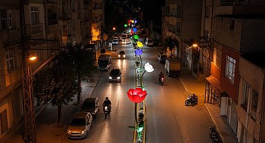 Kilis'te Dereboyu Caddesi yeni aydınlatmalarıyla ışıl ışıl oldu