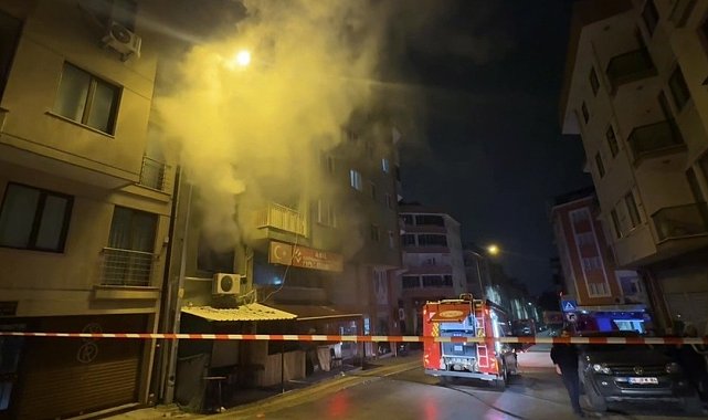 Kıraathanede gece yarısı çıkan yangın korkuttu