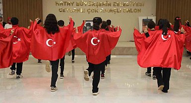 Kırıkhan'da çok amaçlı salonda Cumhuriyet Bayramı kutlandı