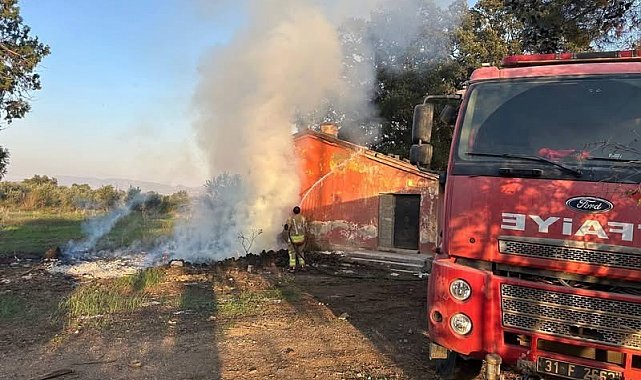 Kırıkhan'da metruk binadan alevler yükseldi