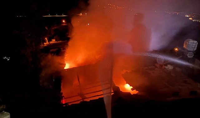 Kırıkhan'da yanan müstakil ev kullanılmaz hale geldi