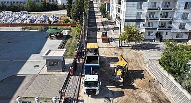 Kırkağaç'ta 1 kilometrelik yola 4 bin ton sıcak asfalt