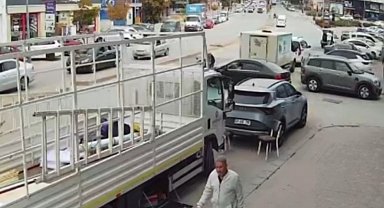 Kırşehir'de ters yönden giden motosikletin otomobile çarptığı anlar görüntülendi
