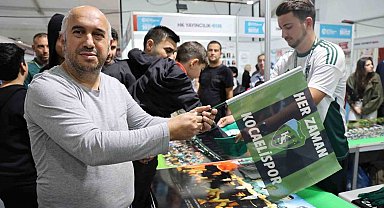 Kitap Fuarı'nda Kocaelispor standına ziyaretçilerden ilgi
