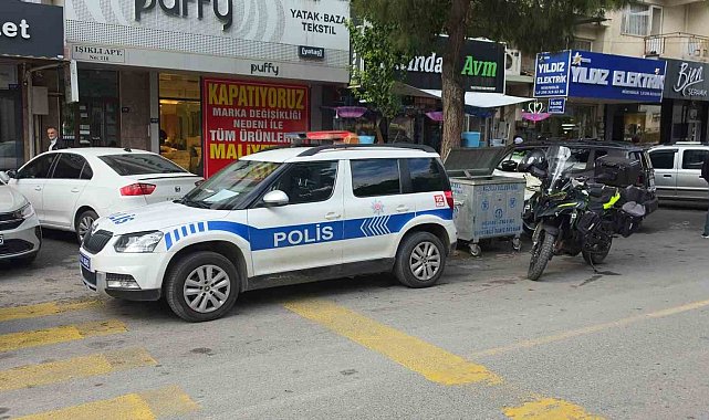 Kız arkadaşını kafasından vurdu