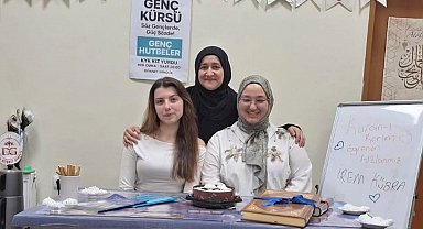 Kız yurdundaki 2 öğrenci 3 haftada Kur'an-ı Kerim okumaya başladı