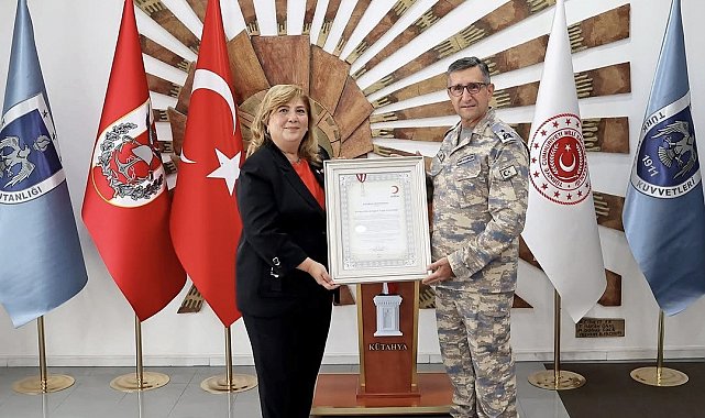 Kızılay'dan Tuğgeneral Mustafa Baş'a Kurumsal Gümüş Madalya
