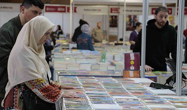 Kocaeli Kitap Fuarı kapılarını açtı: Her yaştan okur fuarda