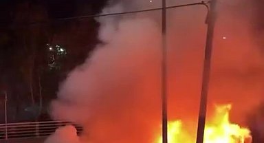 Kocaeli'de iki ayrı araç yangını: Otomobil ve tır dorsesi alev aldı