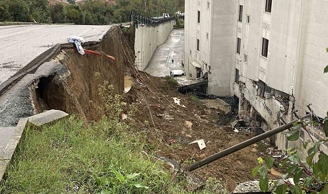 Kocaeli'de istinat duvarı çöktü: "Deprem mi oldu diye düşündük"