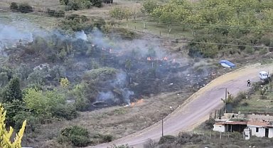 Kocaeli'de mezarlık yakınındaki yeşillik alanda yangın çıktı