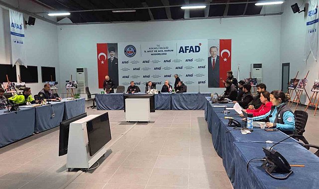 Kocaeli'de sağanak nedeniyle kriz merkezinde toplantı yapıldı