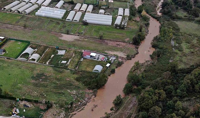 Kocaeli'de sele kapılan 2 kişiyi arama çalışmaları dronla görüntülendi