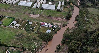 Kocaeli'de sele kapılan 2 kişiyi arama çalışmaları dronla görüntülendi