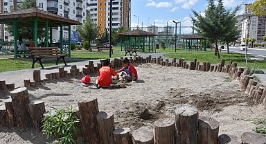 Kocasinan'da parklar, çocuklara toprakla vakit geçirme fırsatı sunuyor