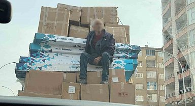 Kolilerin üzerinde oturarak canını hiçe saydı