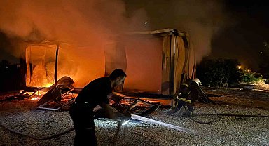 Konteyner ev yangında kullanılamaz hale geldi