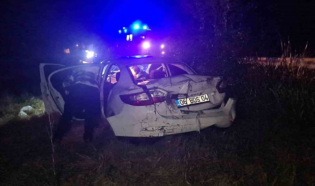 Kontrolden çıkan otomobil araziye uçtu; 4 yaralı