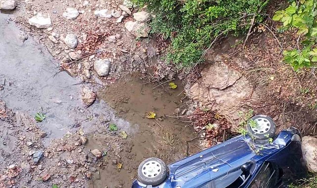 Kontrolden çıkan otomobil dereye uçtu: 3 yaralı
