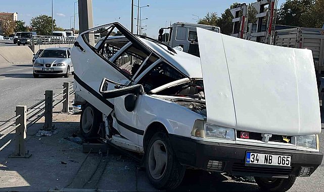 Kontrolden çıkan Tofaş refüje çarptı: 4 yaralı