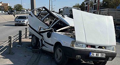 Kontrolden çıkan Tofaş refüje çarptı: 4 yaralı