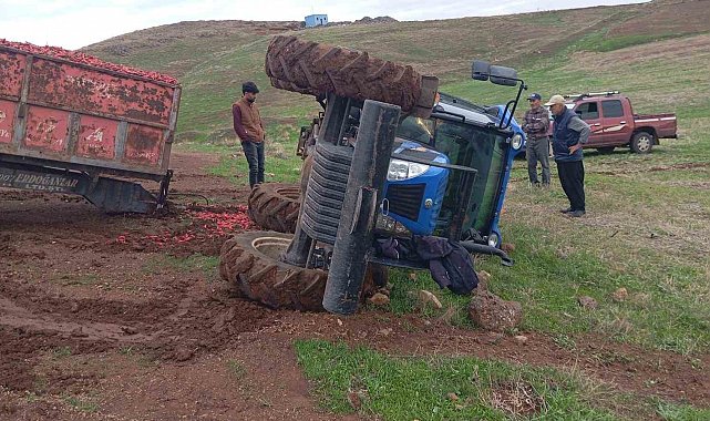 Kontrolden çıkan traktör devrildi