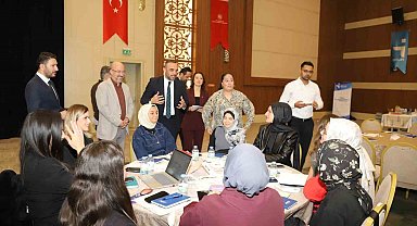 Konya'da gençler ve iş dünyası aynı masada buluştu