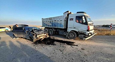 Konya'da kamyon otomobille çarpıştı: 1 yaralı