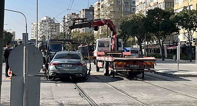 Konya'da tramvay seferini durduran kaza