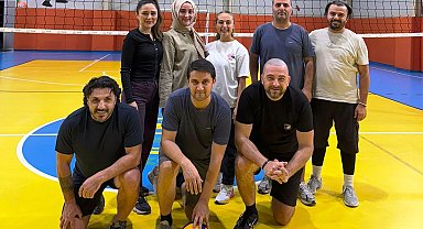 Körfez'de 32 okulun öğretmenleri şampiyonluk için filede