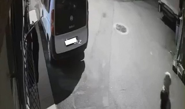 Korkuluğa asılan kıyafetleri beğenip alan kadın kameraya yakalandı