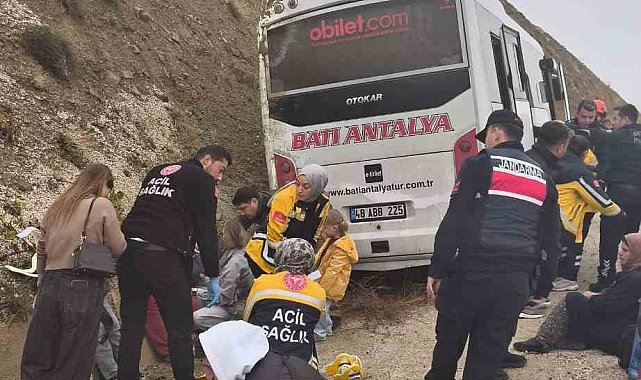 Korkuteli-Fethiye yolunda midibüs kazası: 9 yaralı