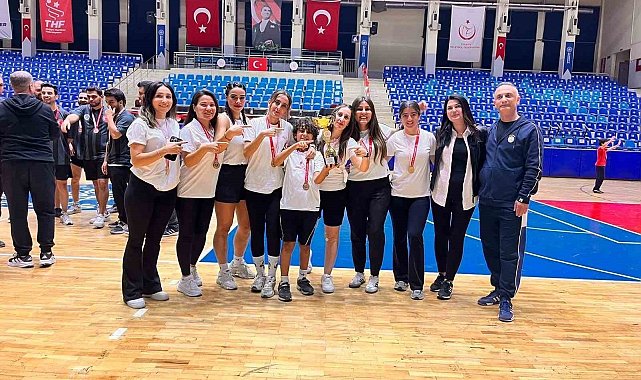Köşk'ün kadın futsal takımı bölge finaline yükseldi